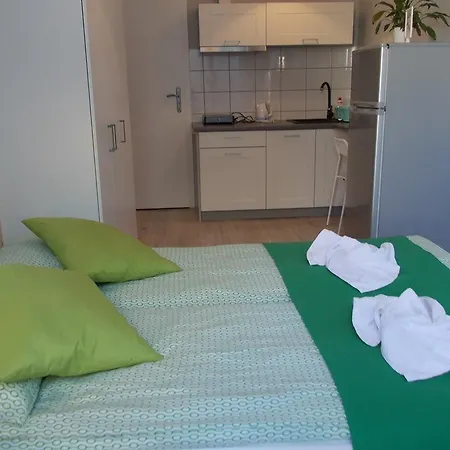 Fresco & אכסניה *